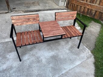 Predám pevnú a štýlovú lavičku pre 2 osoby so stolíkom - 3