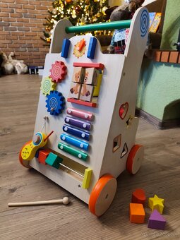 Vzdelávacie drevené chodítko pre deti - 3