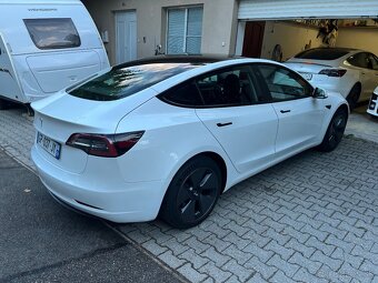 Tesla model 3 - 3