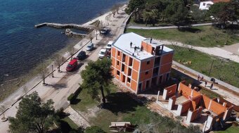 CHORVÁTSKO - Nové apartmány 3 m od mora (3i) - ostrov VIR, Z - 3