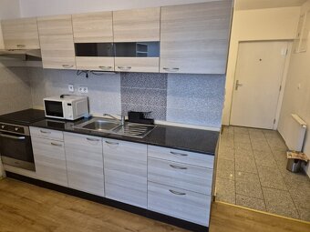 Prenájom 1 izbový byt , balkón Manhattan Račianska ul. - 3