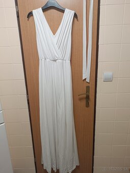 Trblietavé svadobné šaty s rozparkom - 3