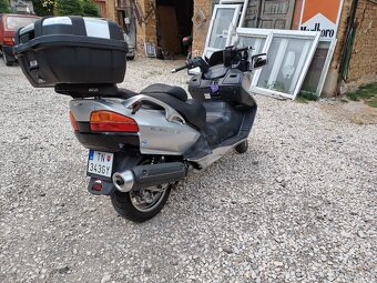 Suzuki Burgman 650 - 3