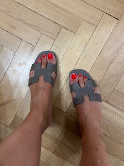HERMES khaki šľapky v komplet balení - 3
