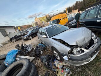 Toyota avensis 2.0i Rozpredam na náhradné diely - 3