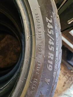 245/45 R19 - 3