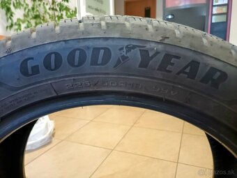Predám zimné pneumatiky Goodyear 225/50 R18 - 3