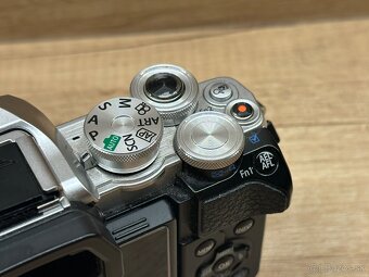 Olympus OM-D E-M10 Mark III - 3