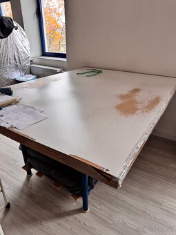 Pracovný stôl -rezervovaný - 3