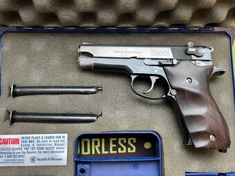 Predám pištoľ Smith Wesson mod.39-2 9mm - 3