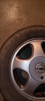 Predám disky a letné pneumatiky 15" palcové štvordierové al - 3