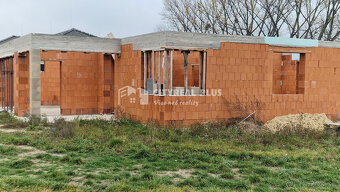 NA predaj 4 izbová NOVOSTAVBA s dvojgarážou HURBANOVO - 3