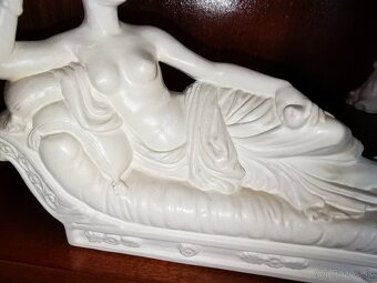 Soška Paolina Borghese ako Venus Vincrix - 3