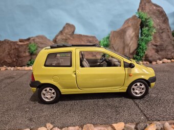 Prodám model 1:18 renault twingo - 3