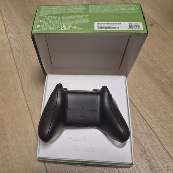 Xbox Wireless Controller - Čierny Carbon Black - 3