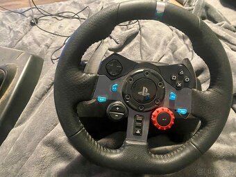 Volant, pedále, riadiacu páka - 3