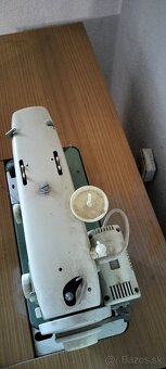 Stolikovy šijací stroj VERITAS - 3