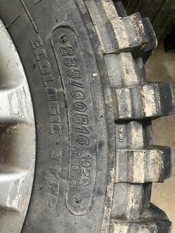 235/60R16 - 3