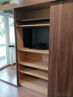 Skriňa s tromi posuvnými dverami - 3