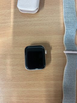 Apple Watch 4th gen pink - 3