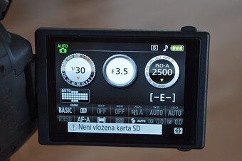 Nikon D5200 s VR objektivom 18 - 55 AF-s 9 tisiic zaberov - 3