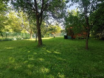 Pozemky 700m2 a 2 Chaty v meste BB - 3