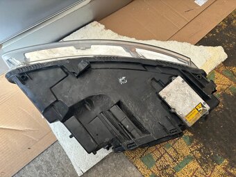 Ľavé predné svetlo Audi A6 C6 - 3