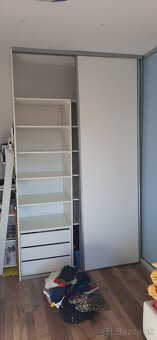 Ponúkam na predaj vstavanú skriňu - 3