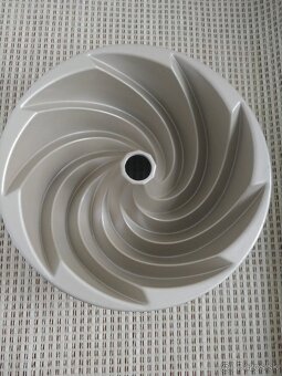 Forma na babovku RONDO, zn. Nordic Ware, Platinum Collection - 3