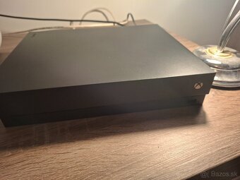 Xbox one X - 3