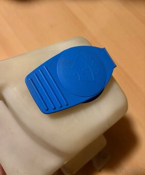 Nádržka ostrekovačov Golf IV - 3