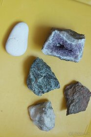 Minerálne kamene : Ametyst, Smaragd v hornine - 3
