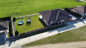 Rodinný dom snov v Košeci – priestranný bungalov s dvojgaráž - 3