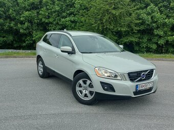 Volvo XC60 D5 AWD Momentum Geartronic - 3