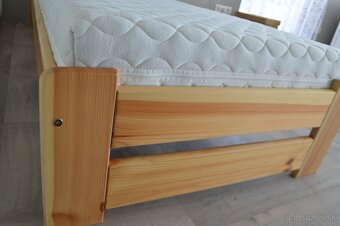 Drevená posteľ s roštom - 3