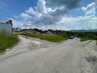 Pozemok na výstavbu rodinného domu - Prievidza - 3