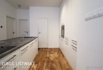 2 izb. byt v CENTRE, parkovanie, vlast.kúrenie, veľká terasa - 3