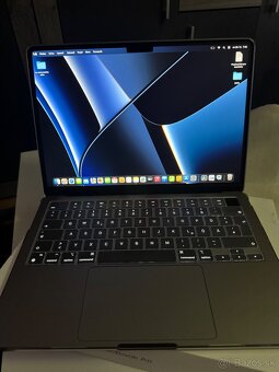 Macbook air 13” M3 8 jadrovy CPU (2024) ako novy - 3