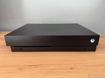 Xbox one X na 1 TB - 3