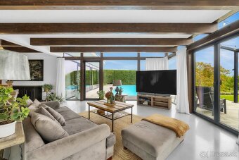 Nadštandardný 4-izbový rodinný dom s bazénom, výhľadom a súk - 3