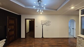 RODINNÝ 3-IZBOVÝ BYT S LOGGIOU V ŽIADANEJ LOKALITE - 3