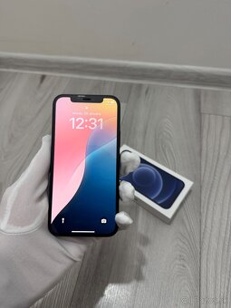 Apple iPhone 12 – 64 GB, čierny - 3