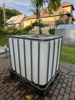 Predám nádrž na vodu 1000 L - 3