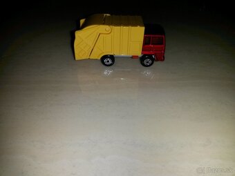 Matchbox SF REFUSE TRUCK - 3