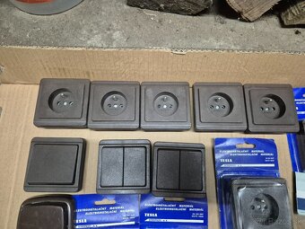 Predam Tesla zásuvky,vypínače .... - 3