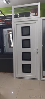 PLASTOVÉ VCHODOVÉ DVERE BIELE S HORNÝM SVETLÍKOM - 3