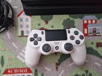 Playstation 4 - 3