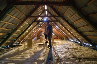 🏠 PROFESIONÁLNE STRIEKANIE PUR IZOLÁCIE – ÚSPORA ENERGIE A - 3