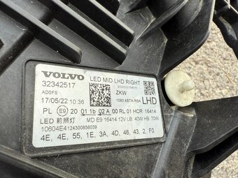 Volvo XC60 II LIFT MID LED 32342517--32342514 predne svetla - 3