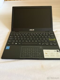 Predam notebook ASUS 210 M ,LCD: 11,,6 HD - 3
